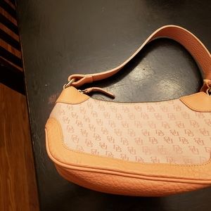 Used 1 time for an event. Leather bottom